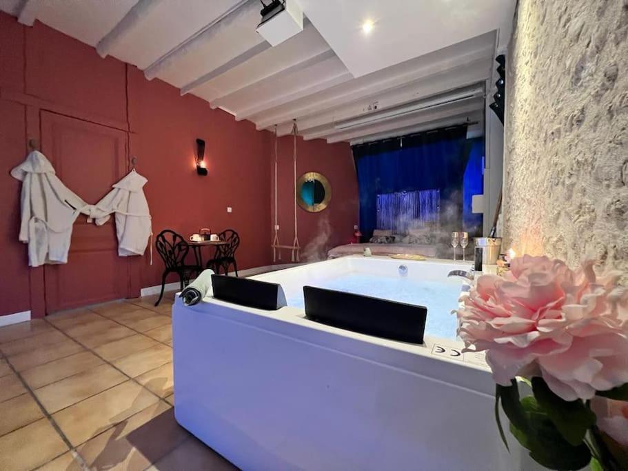 Suite Romance - Jacuzzi Moret-sur-Loing Ngoại thất bức ảnh